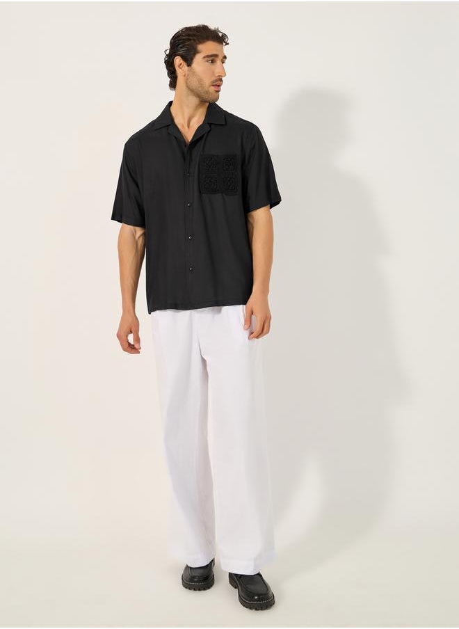 MEN RELAXED FIT RESORT COLLAR SHIRT WITH CROCHET POCKET