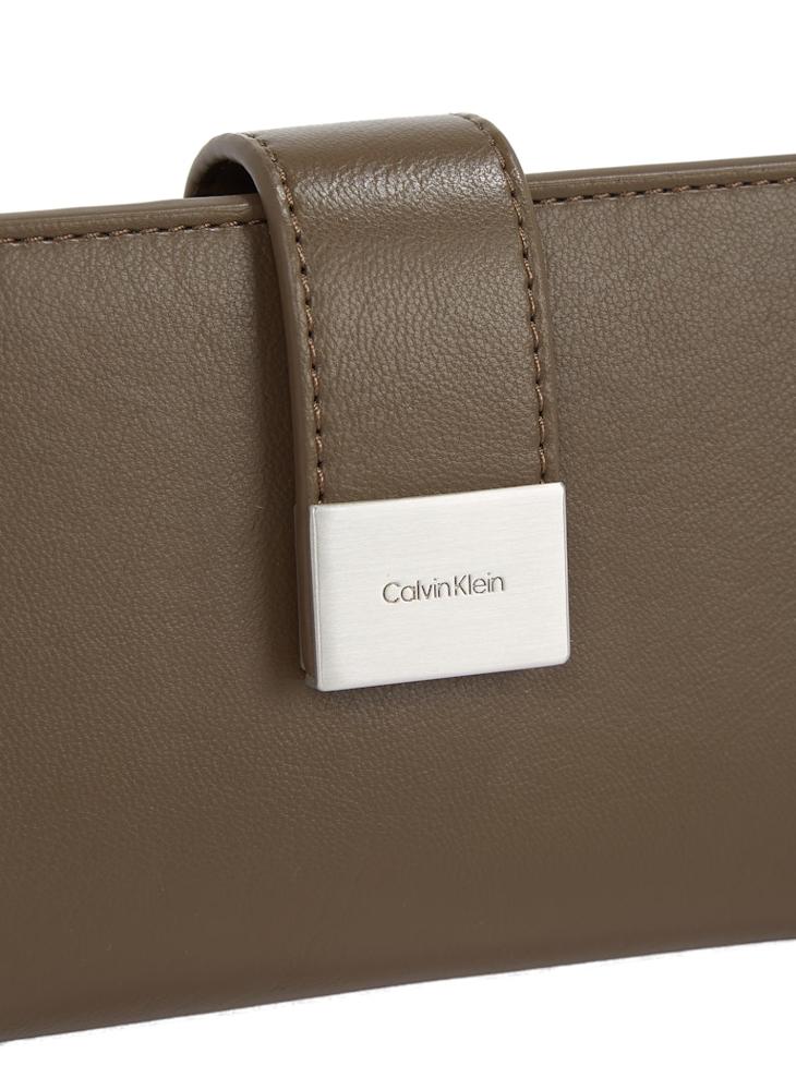 MEDIUM BIFOLD WALLET WITH HARDWARE SNAP