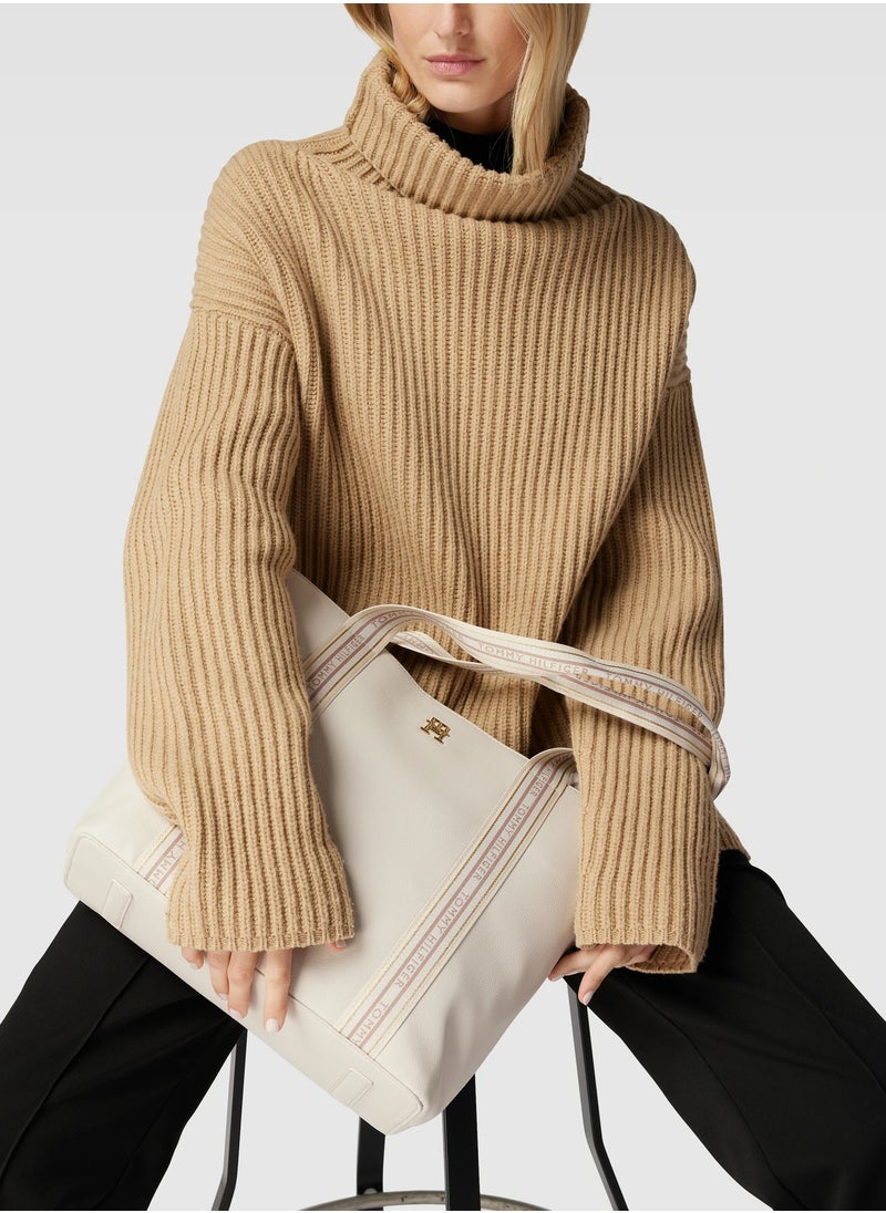 Tommy Hilfiger Shopper with label details