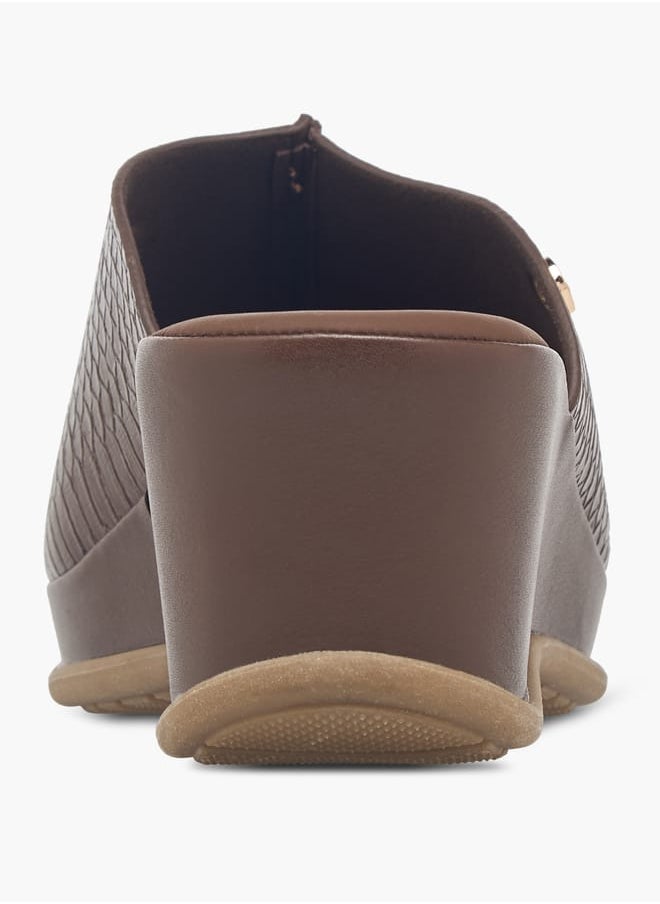 Women's Textured Slip-On Sandals With Wedge Heel