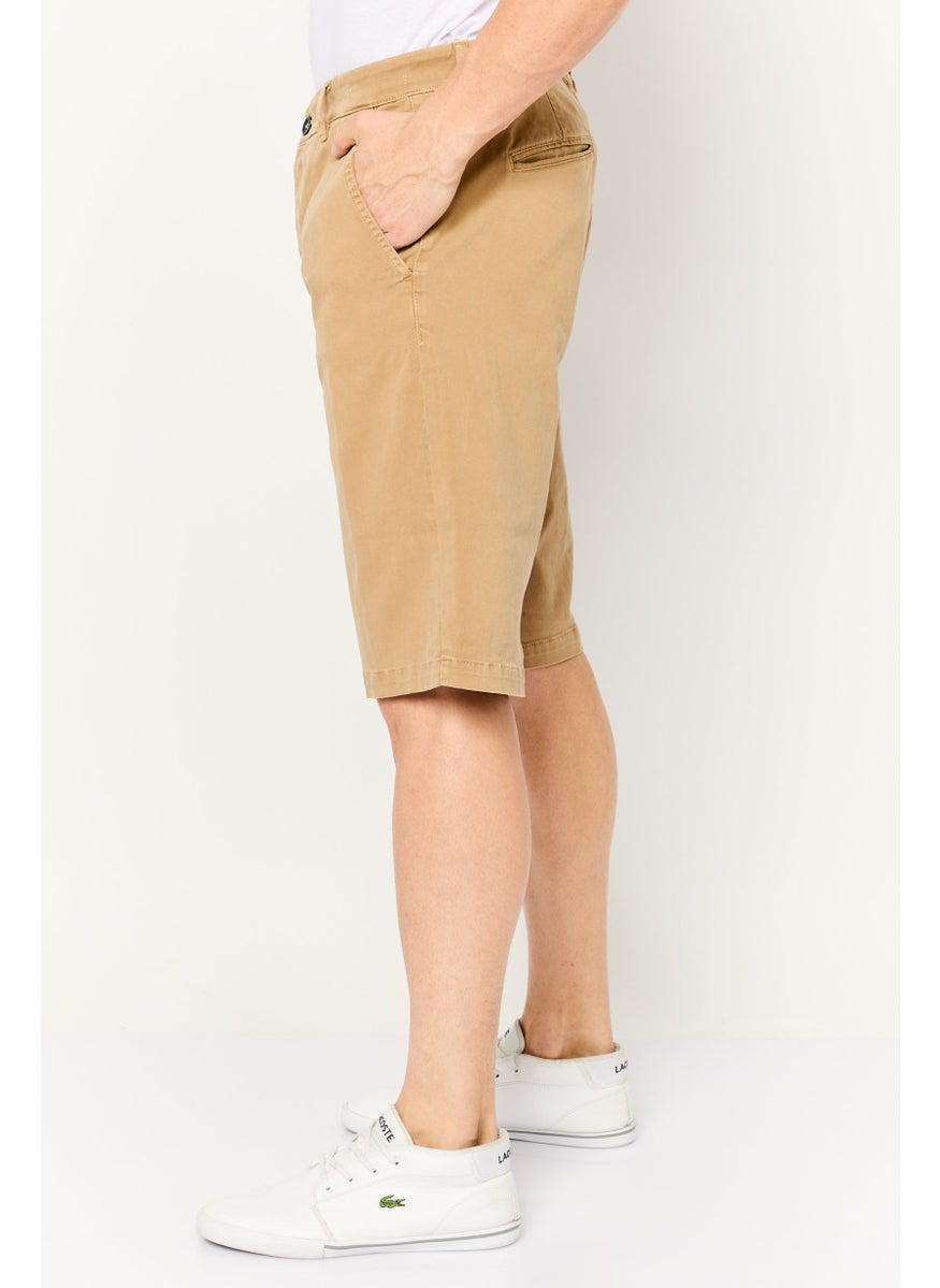Men Solid Basic Short, Dark Beige