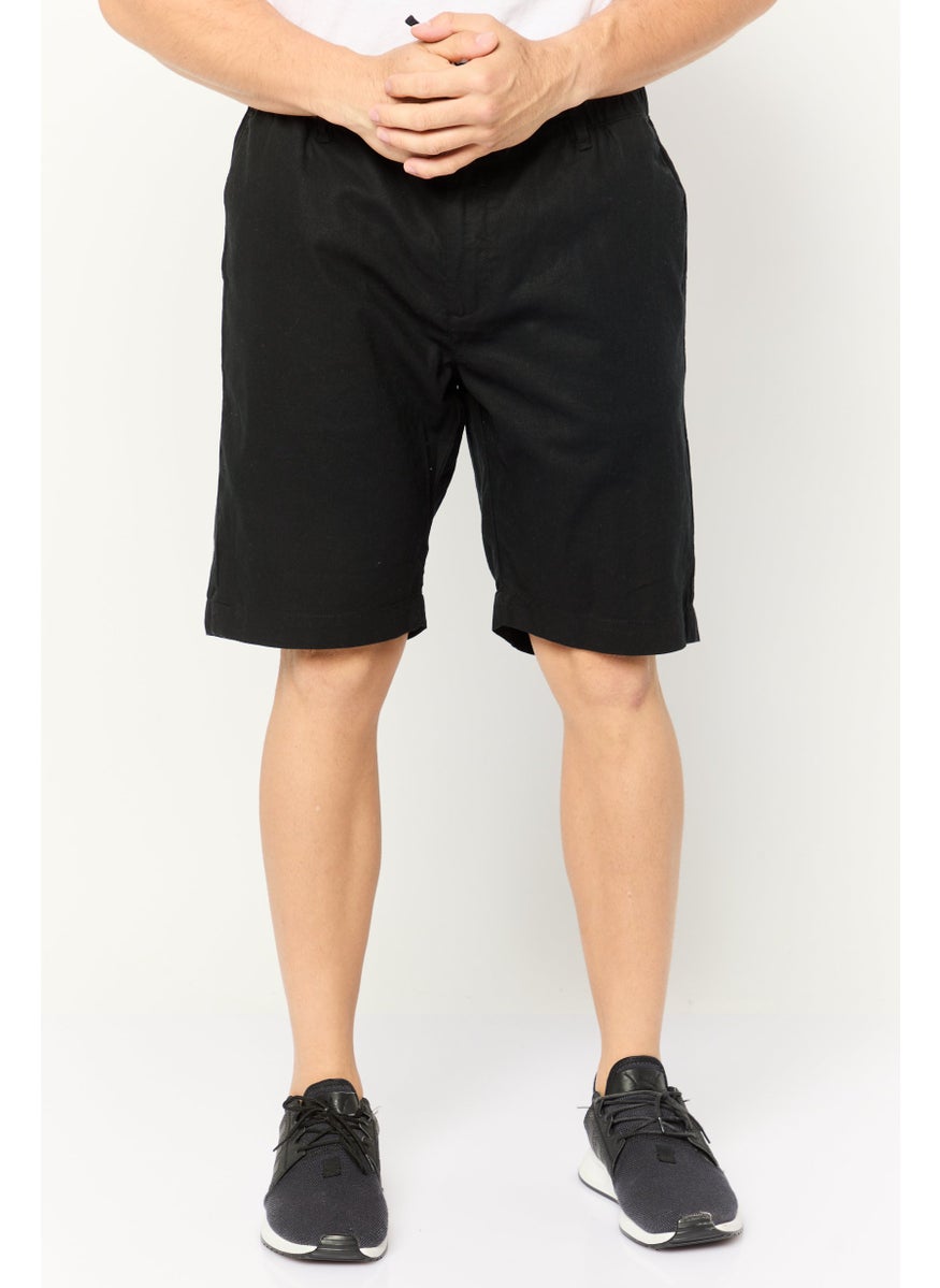Men Solid Basic Shorts, Black