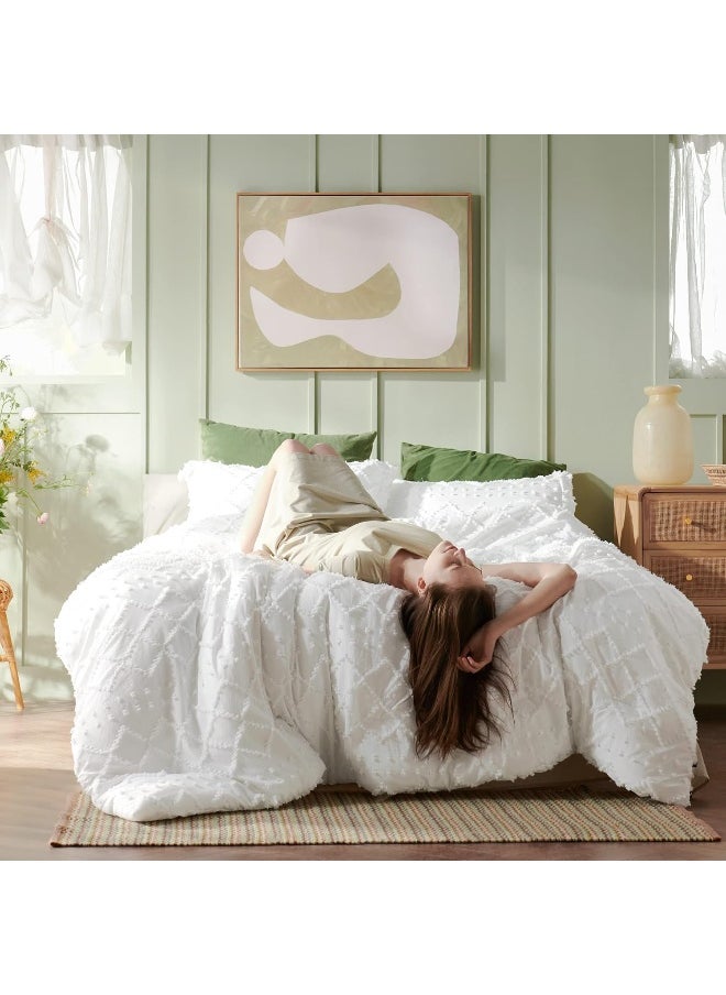 Bedsure Full Size Comforter Set - White Comforter, Boho Tufted Shabby Chic Bedding Comforter Set, 3 Pieces Vintage Farmhouse Bed Set for All Seasons, Fluffy Soft Bedding Set with 2 Pillow Shams