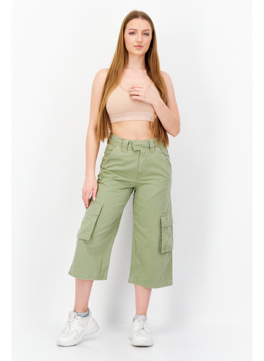 Women Regular Fit Solid Cropped Cargo Pant, Khaki