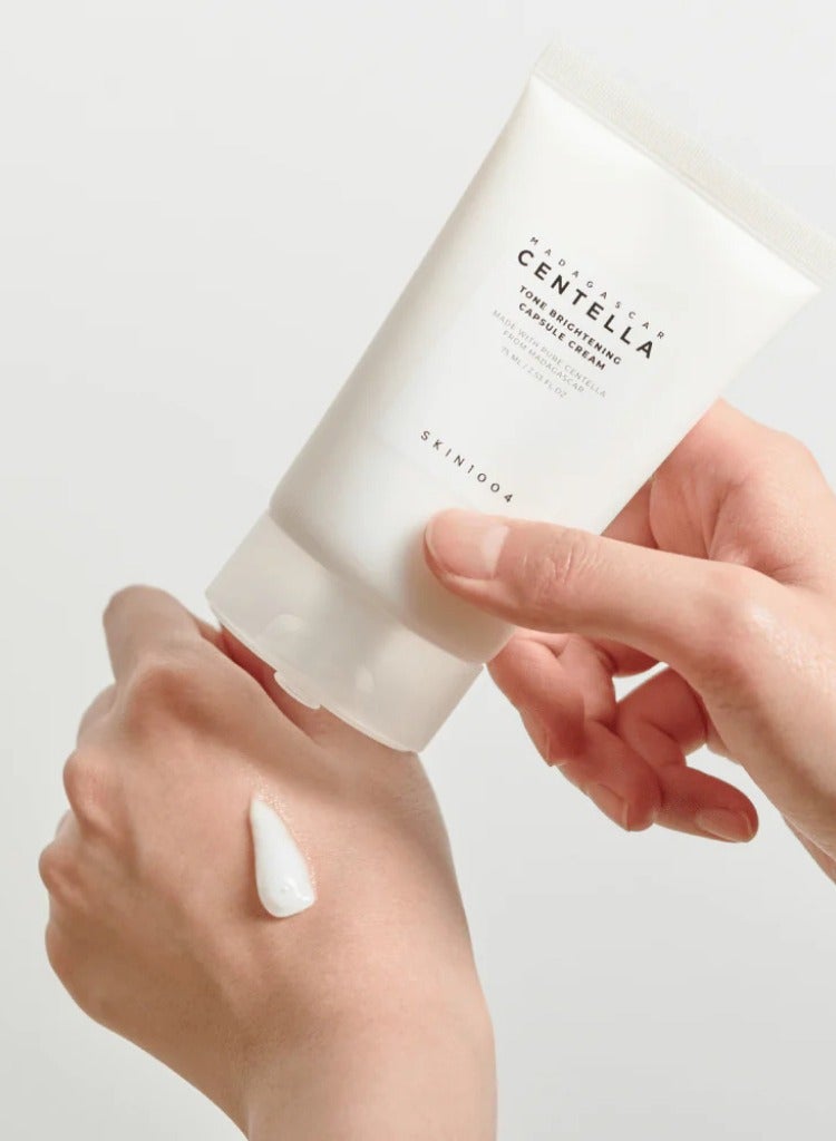 Madagascar Centella Tone Brightening Boosting Pack – Foam Cleanser 125ml, Toner 210ml, Ampoule 100ml, Capsule Cream 75ml & Sunscreen 50m Set – Complete Hydrating & Brightening Skincare Routine And Face Scrubber 560ml