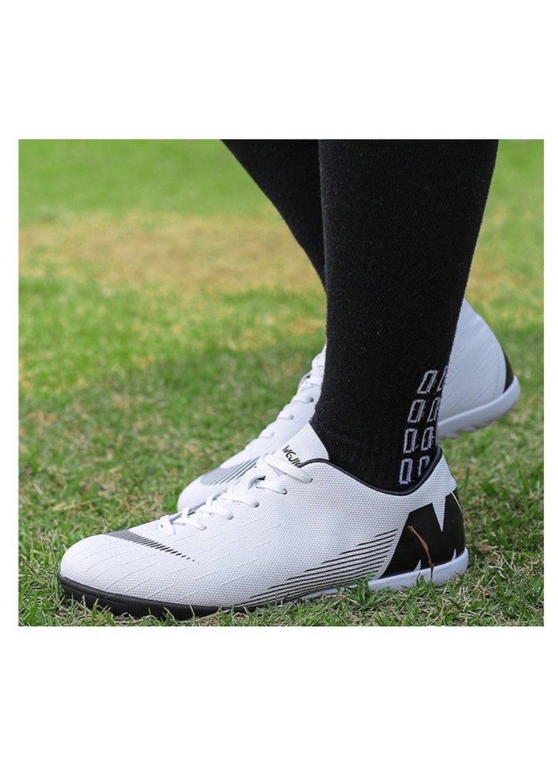New Comfortable Football Shoes for Men And Women