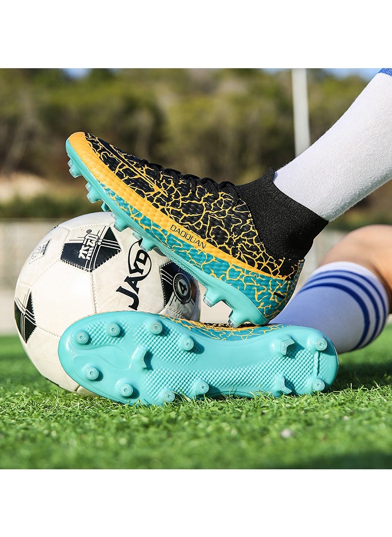 New Comfortable Football Shoes for Men And Women