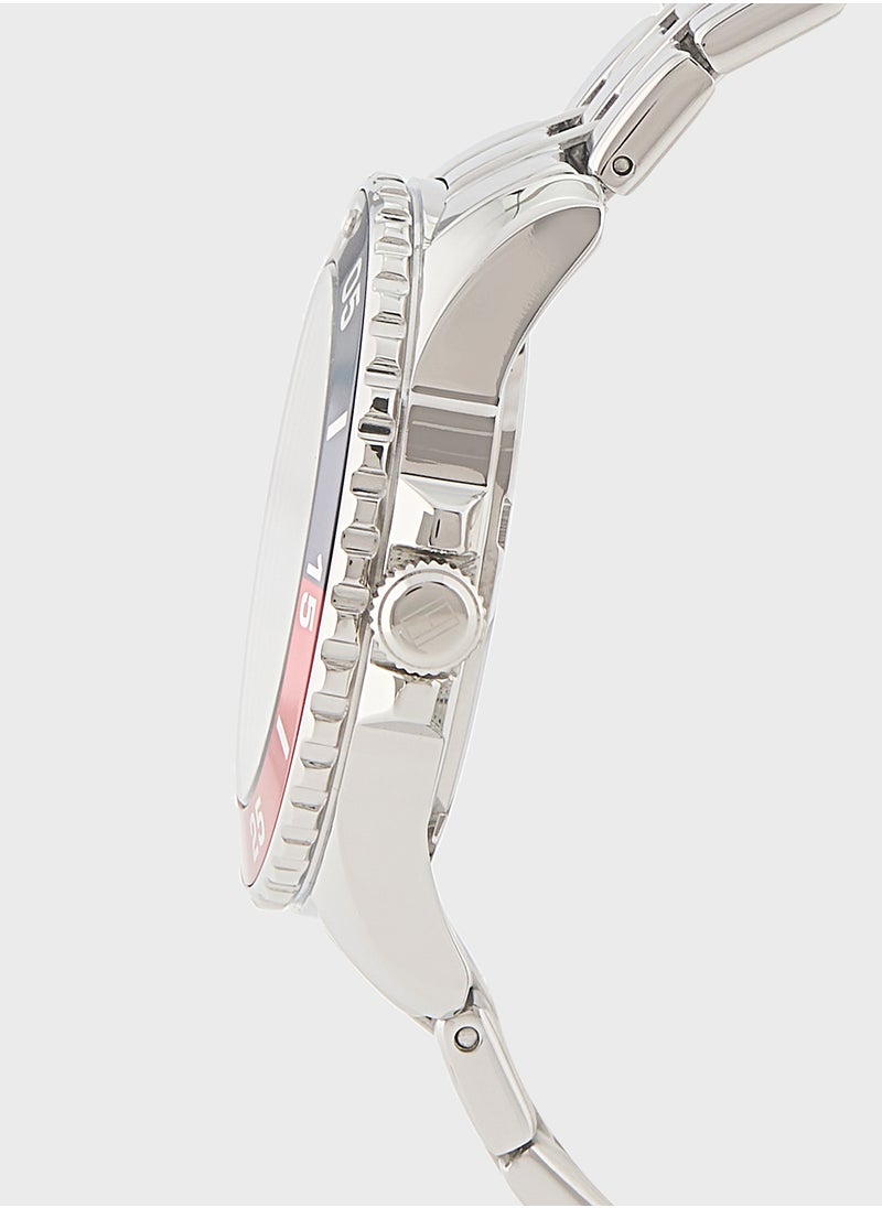 Casual Steel Strap Analog Watch