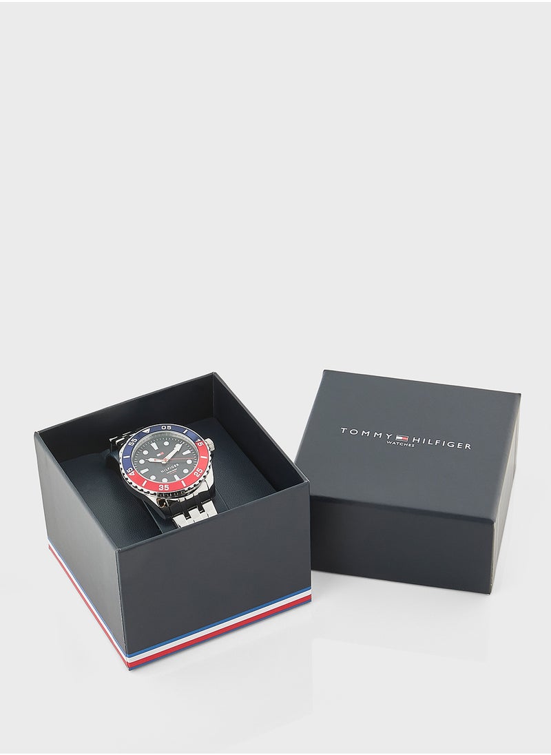 Casual Steel Strap Analog Watch