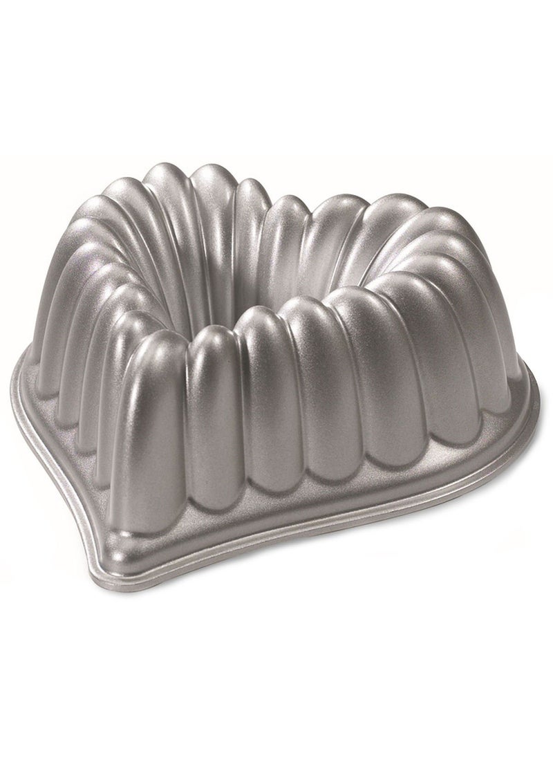 Nordic Ware Aluminium Elegant Heart Bundt Pan.