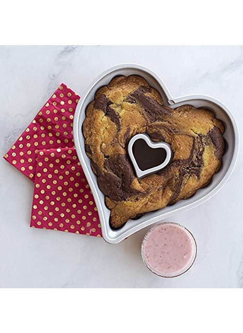 Nordic Ware Aluminium Elegant Heart Bundt Pan.