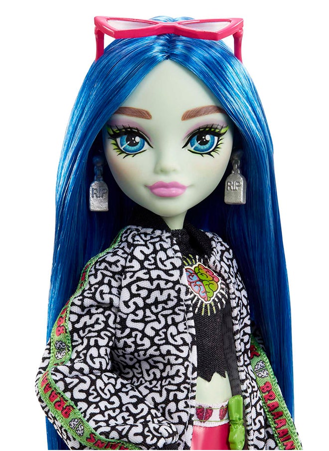 Ghoulia Yelps  Posable Doll (10.3 in) with Blue Hair, Pet and Accessories, Gift for 3 Year Olds and Up
