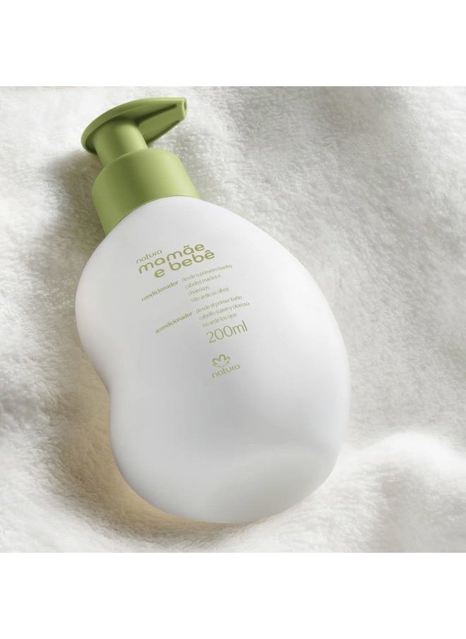 Mamãe e Bebê Baby Conditioner - Untangle & Soften Baby Hair - 100% Vegan - Self-Preserving Formula - 97% Natural Origin - All Skin Types - Cruelty Free - Baby Essentials - 6.7 fl oz (200ml)