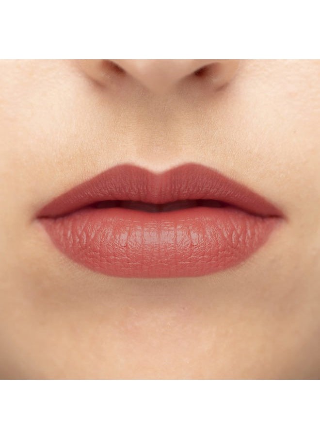 Unforgettable Lipstick, Legendary color with Cream finish: Intense color plus slim design with a weightless formula allows for a precise application for a makeup novice or expert.