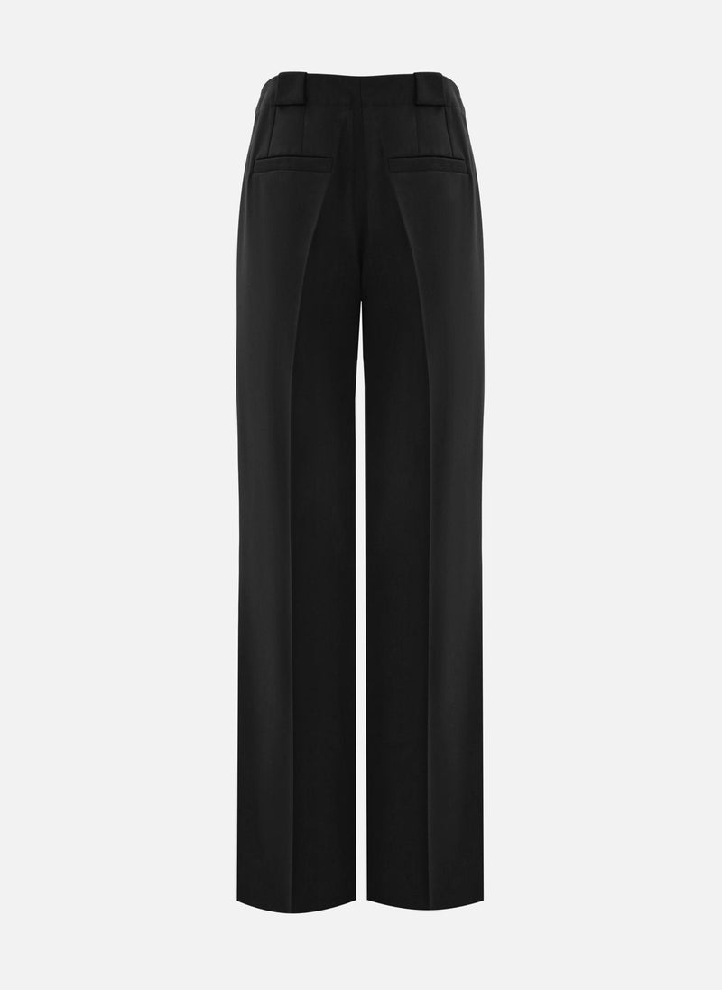 Loose-fitting suiting trousers with pleats at the front
