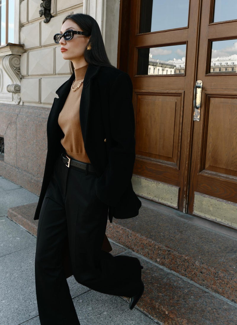 Loose suiting trousers with a belt