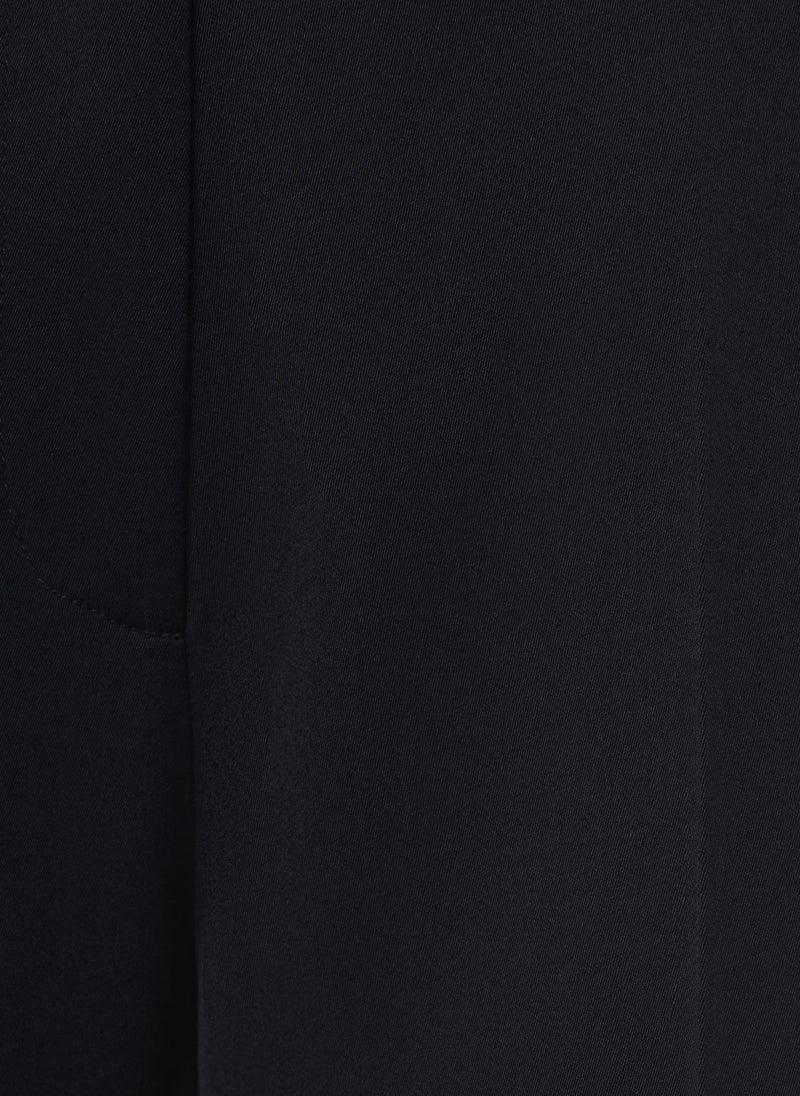 Loose suiting trousers with a belt