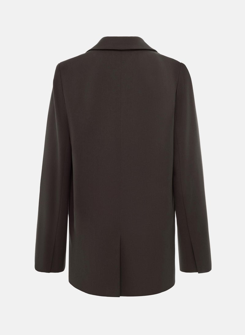 Single-breasted jacket with metal clasp