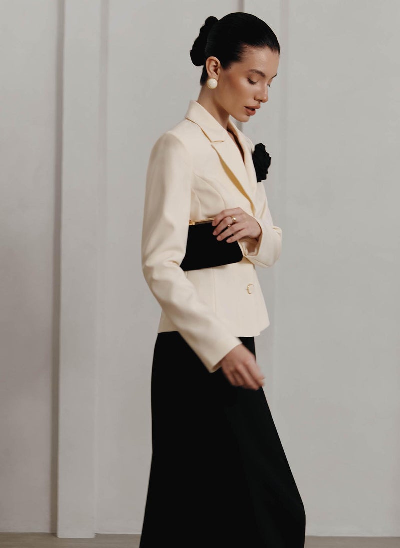 Fitted blazer with satin brooch