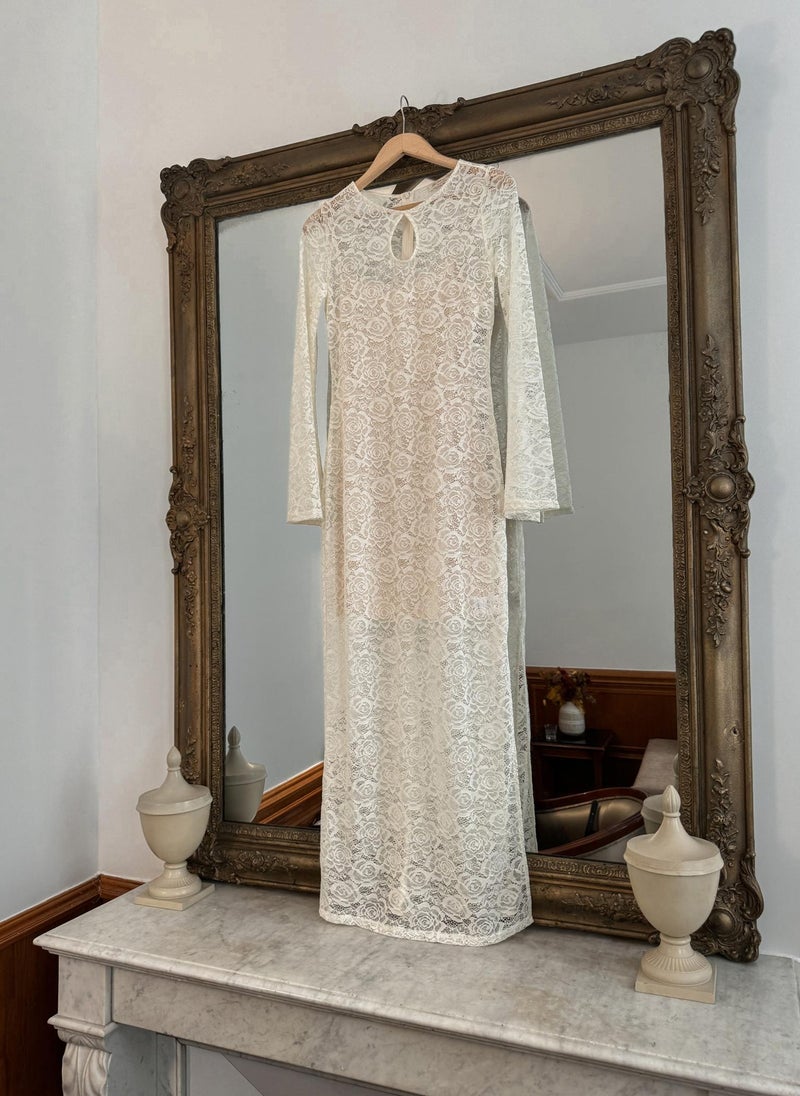 Lace maxi dress with a collar slit