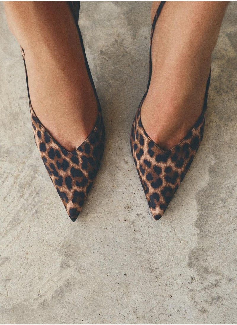 Animal print heeled shoes