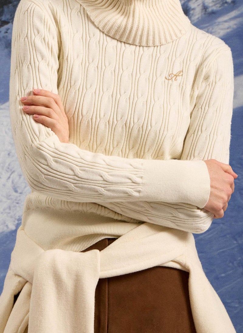 Cable-knit jumper with chest embroidery