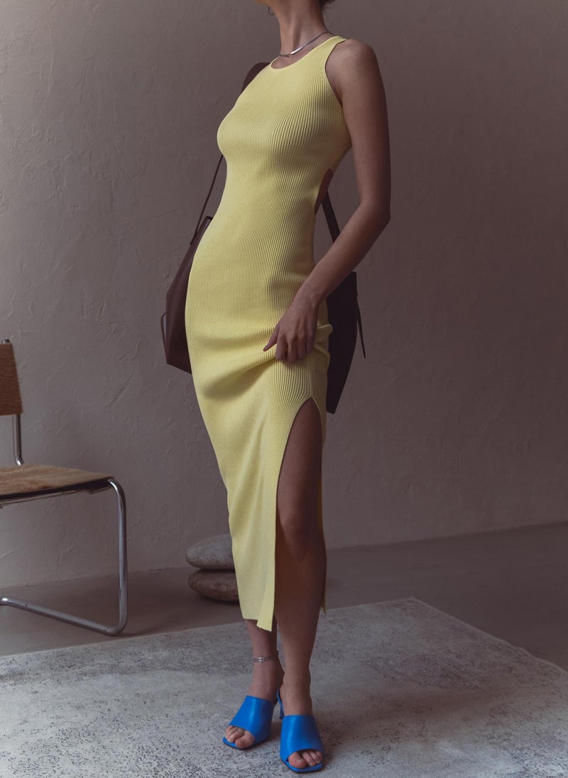 Knitted maxi dress with cut-outs at the back