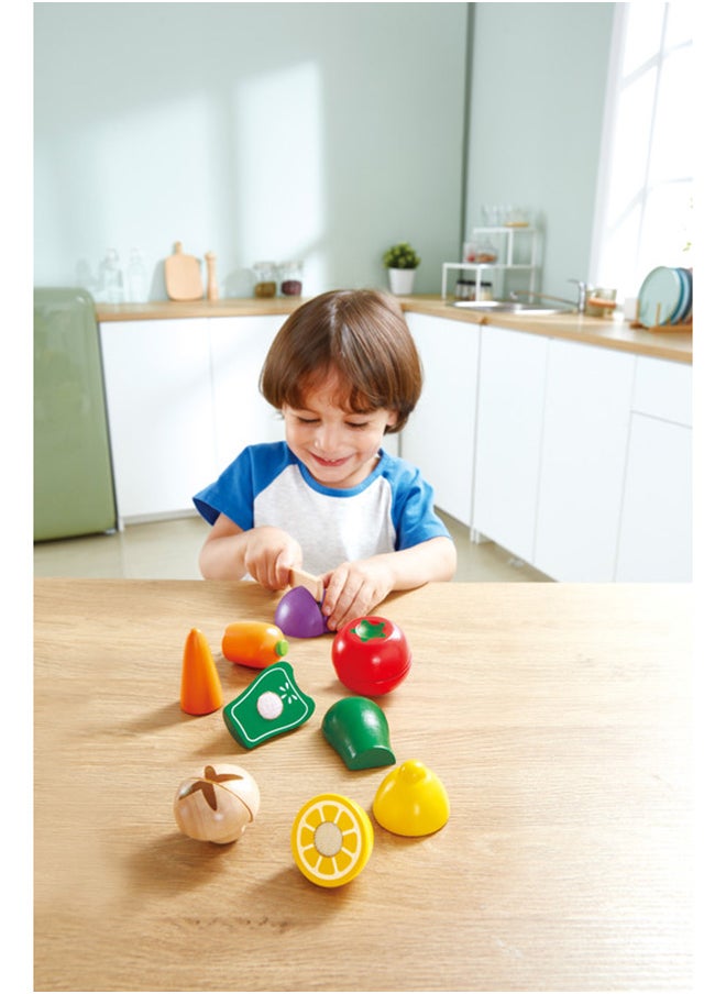 Hape Farm Shop Vegetables | Wooden Toy Vegetable Slicing Playset | Pretend Play Food Set for Kids | Ages 3 and Up