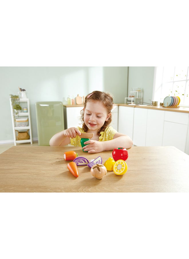 Hape Farm Shop Vegetables | Wooden Toy Vegetable Slicing Playset | Pretend Play Food Set for Kids | Ages 3 and Up