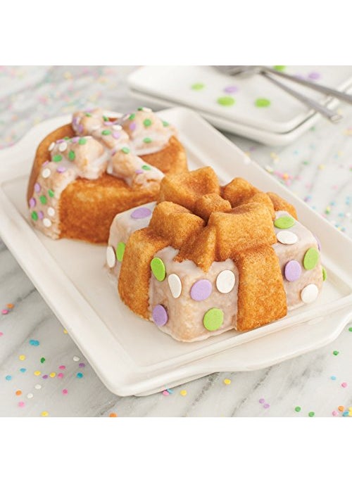Nordic Ware Platinum Pretty Presents Duet