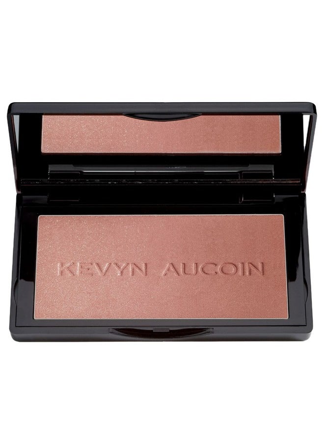 Kevyn Aucoin The Neo-Bronzer, Dusk Medium: 3 in 1 makeup palette. Highlighter, blush & bronzer in one smooth gradient makeup compact. Shimmer & matte in light, medium & deep. Sun-kissed to bronzed.