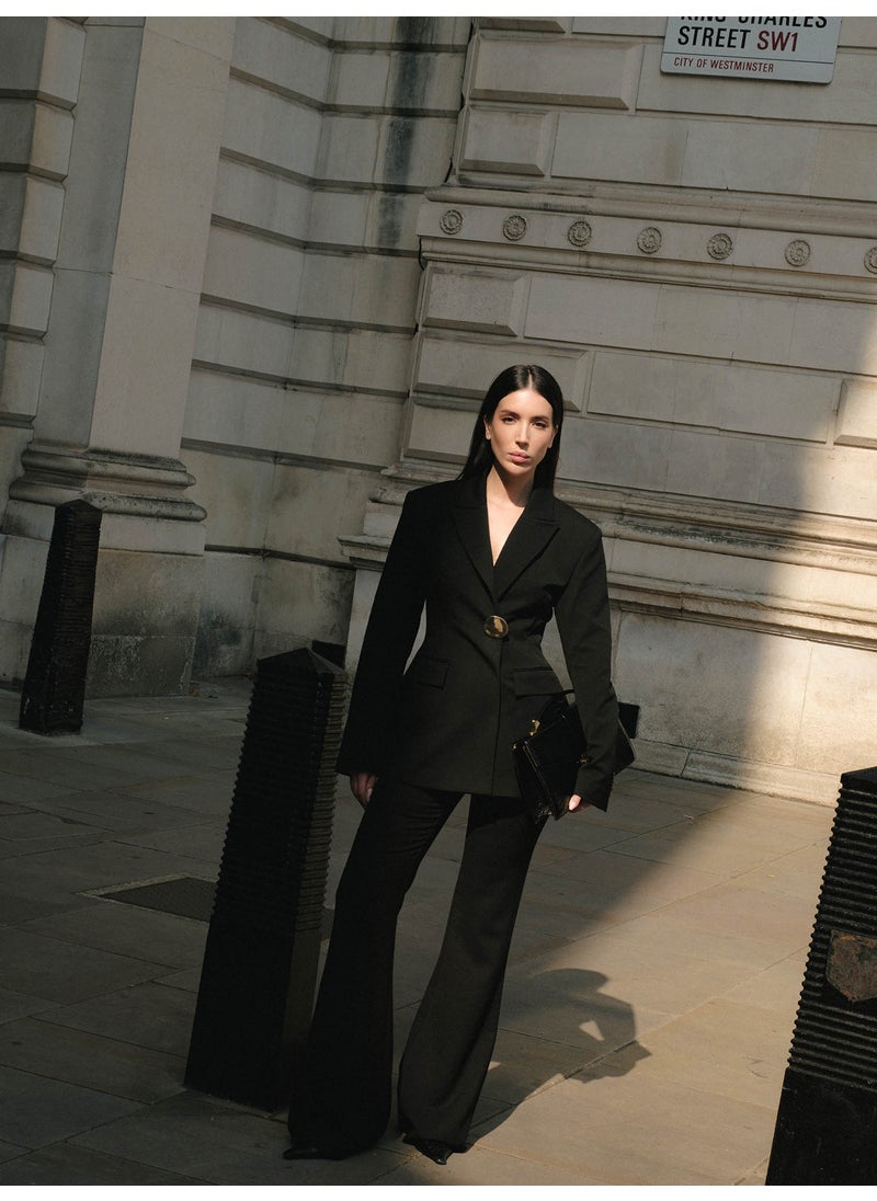 Fitted jacket with an accent brooch