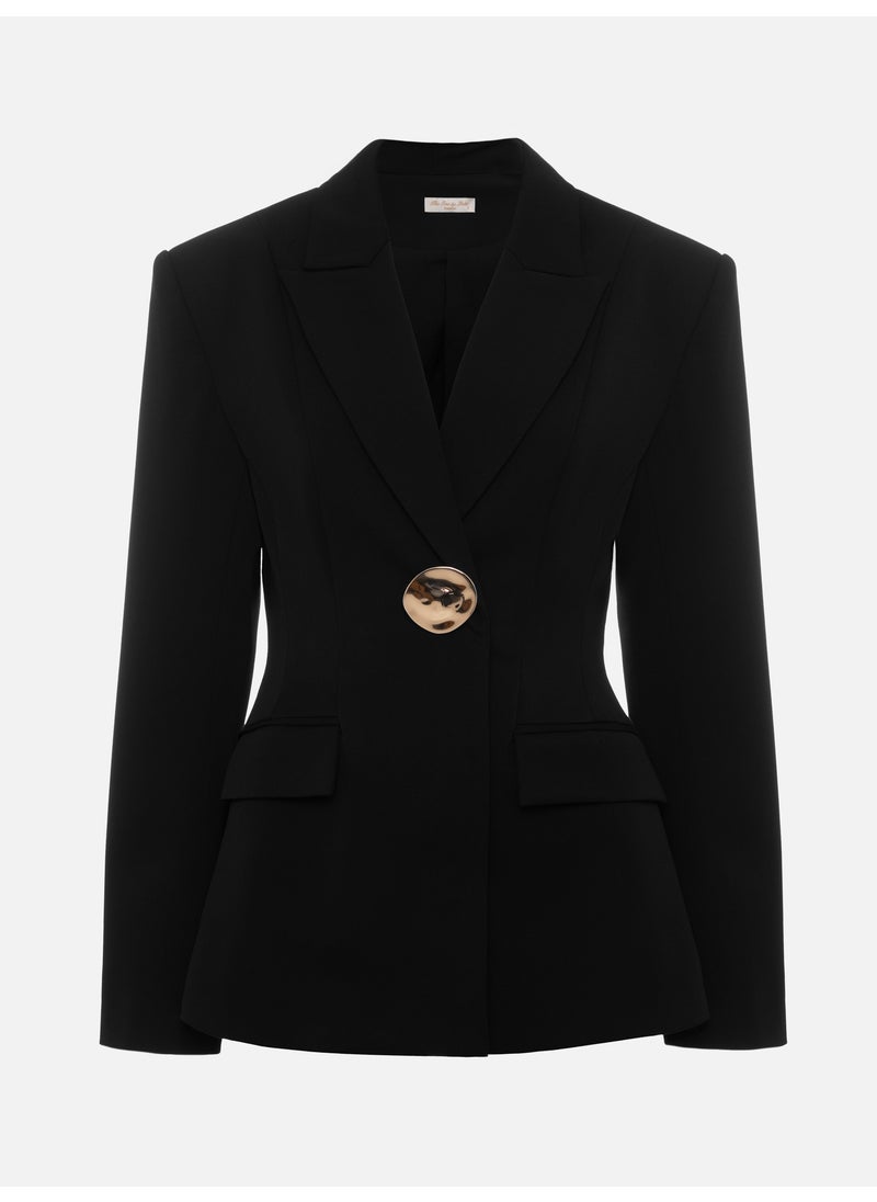Fitted jacket with an accent brooch