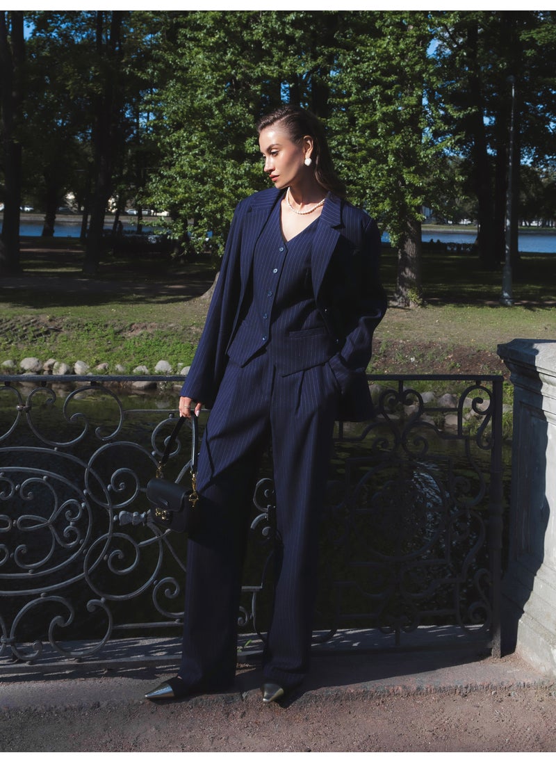 Loose trousers with slim stripes