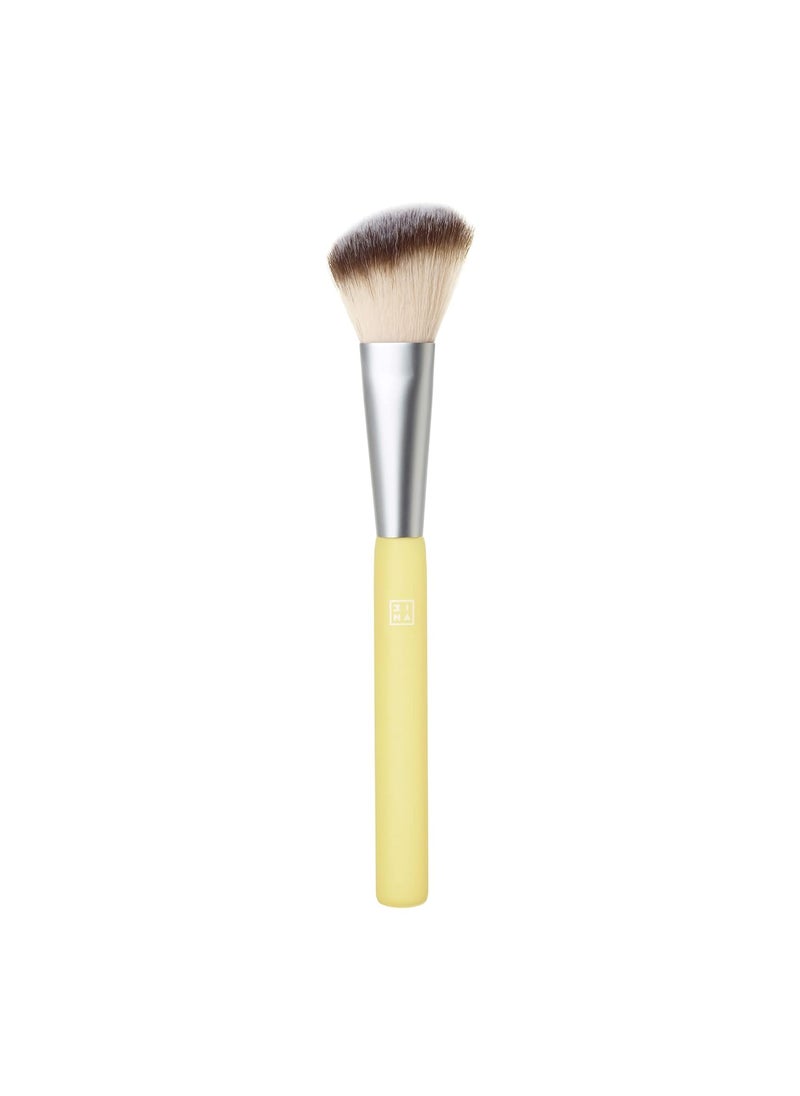 3INA The Angle Blush Brush - Angled Sculpting Brush for Liquid and Powder Makeup - Soft, Fluffy, Professional Quality Bristles - Ergonomic Handle for Perfect Blending and Contour Precision - 1 pc