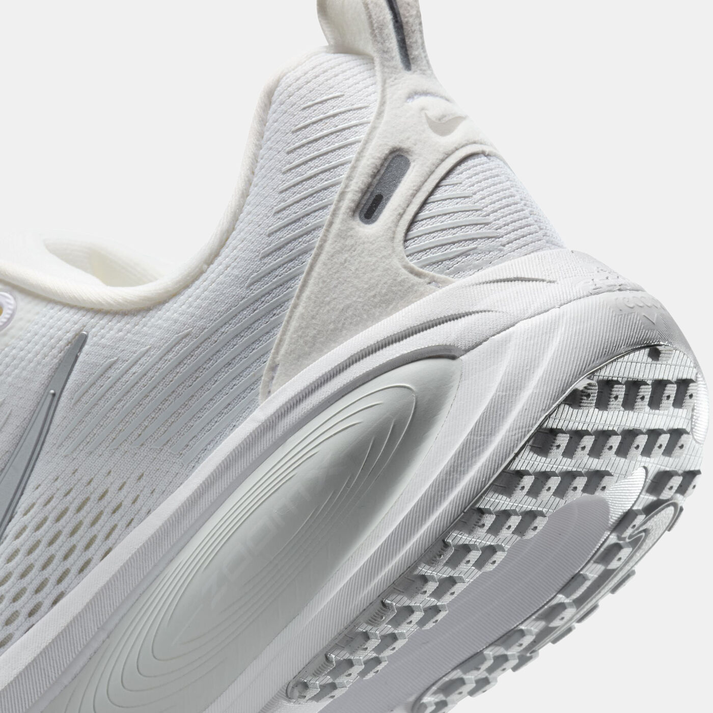 Women's Vomero 18 Road Running Shoes