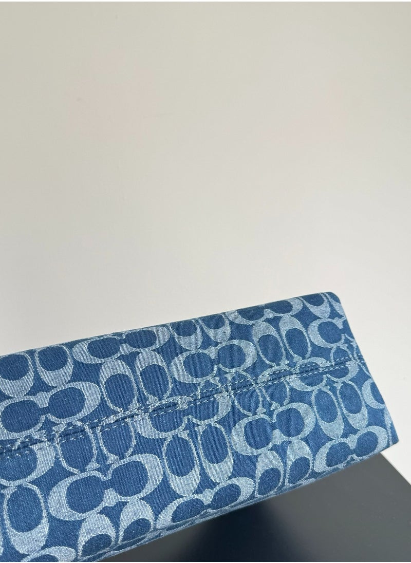 Coach Laurel Shoulder Bag In Signature Canvas