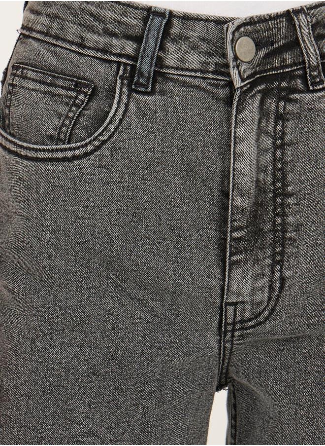 Mid Rise Five-Pocket Style Wide Leg Jeans