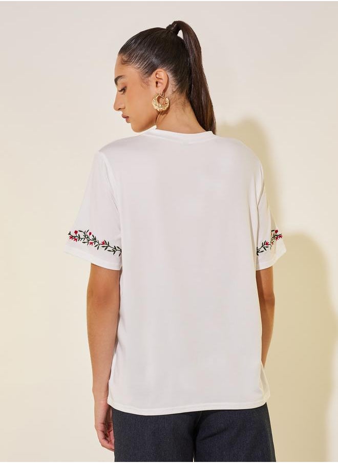 Embroidered Detail Short Sleeve Regular Fit T-Shirt