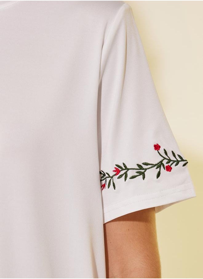 Embroidered Detail Short Sleeve Regular Fit T-Shirt