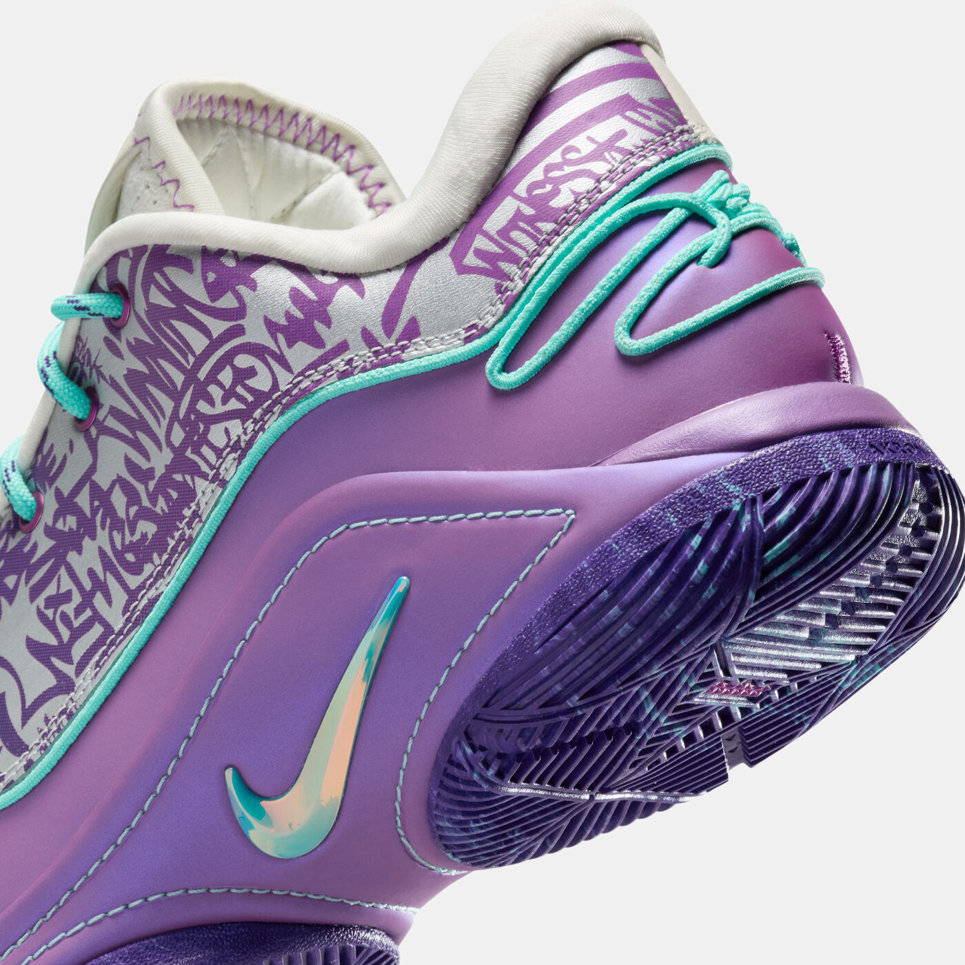 Men's LeBron XXII Basketball Shoes