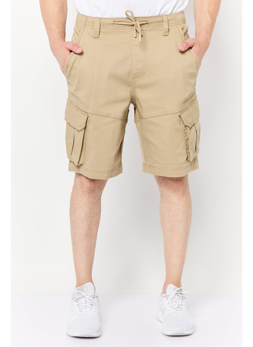 Men Solid Cargo Shorts, Light Brown