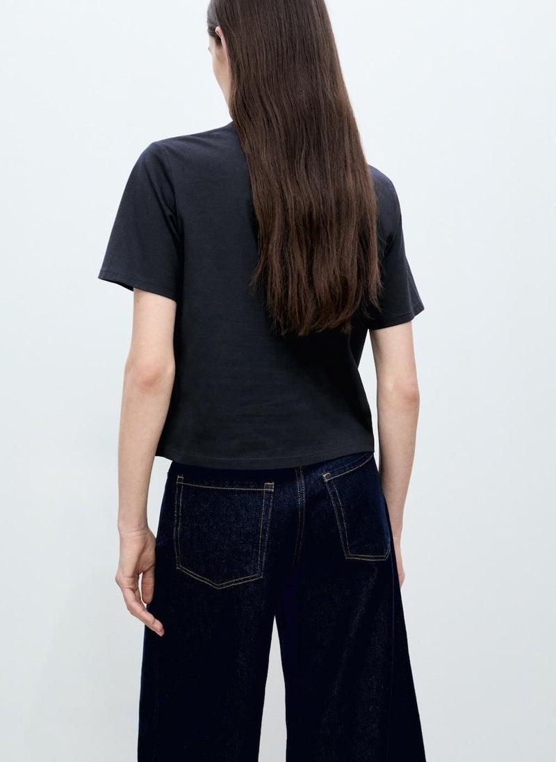 Short-Sleeved T-Shirt With Flower Appliqué