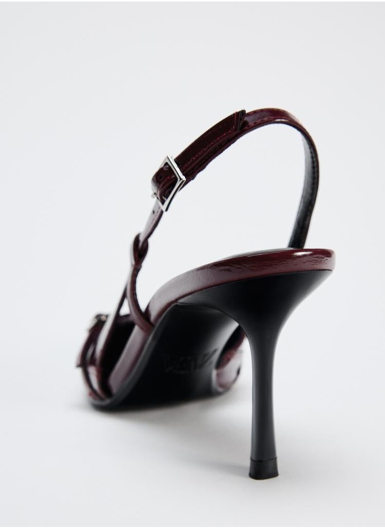 HEELED SHOE WITH STRAP AND BUCKLE