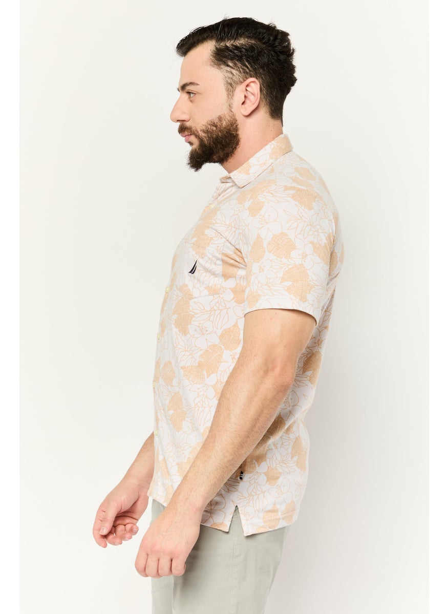 Men Regular Fit Floral Print Short Sleeves Casual Shirt, White/Tan