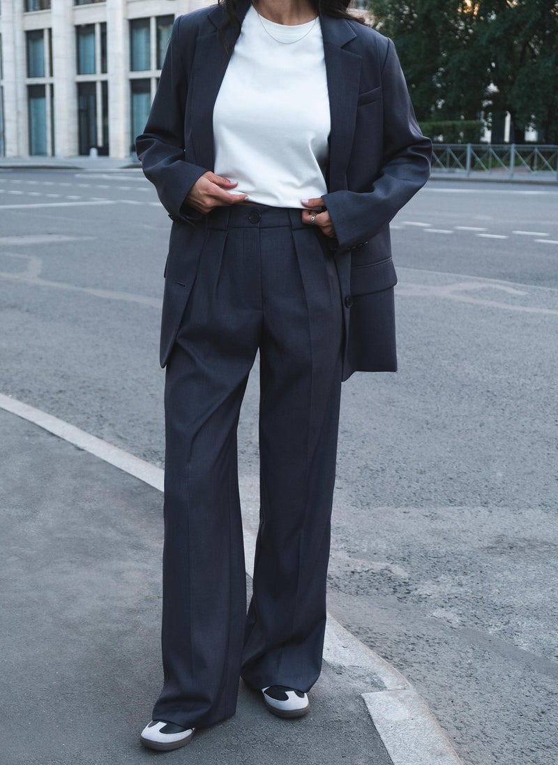 Single-breasted jacket with contrasting buttons