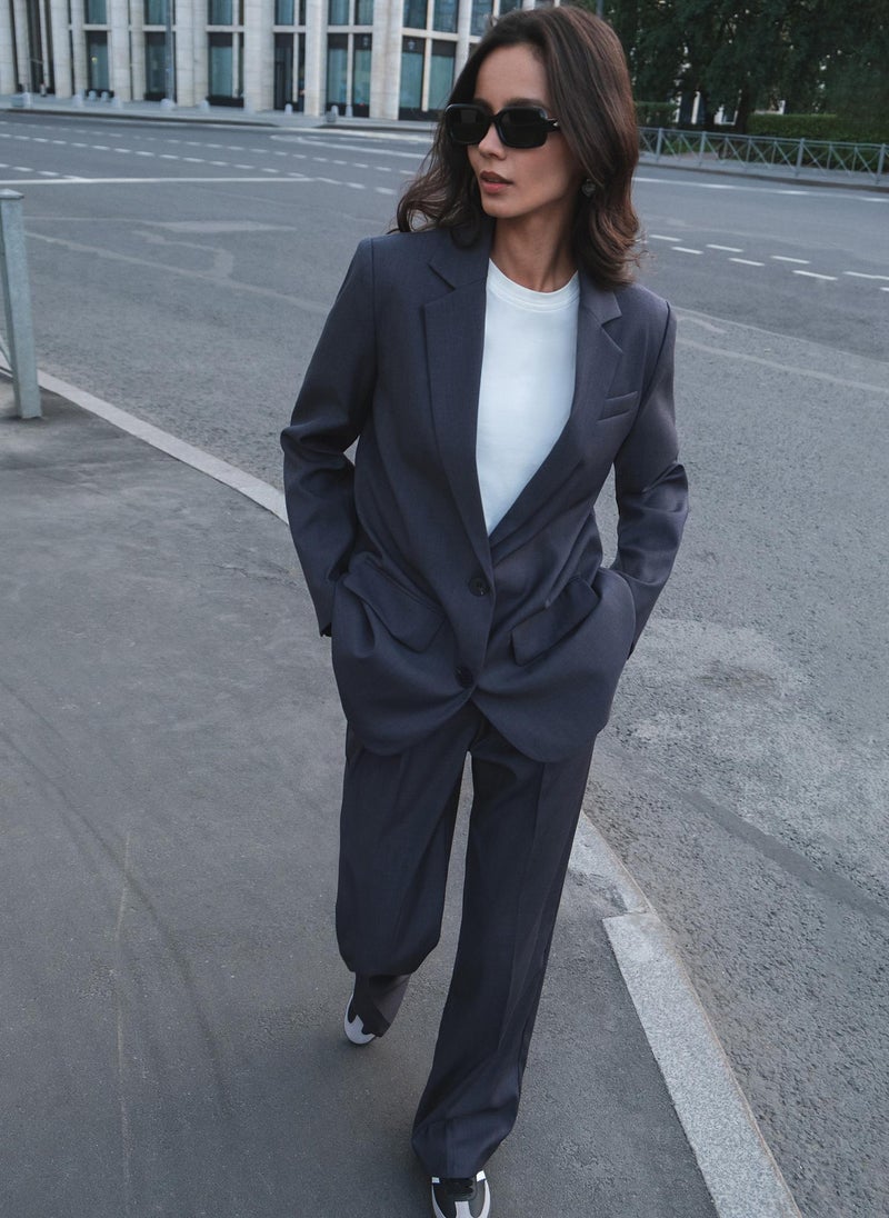 Single-breasted jacket with contrasting buttons