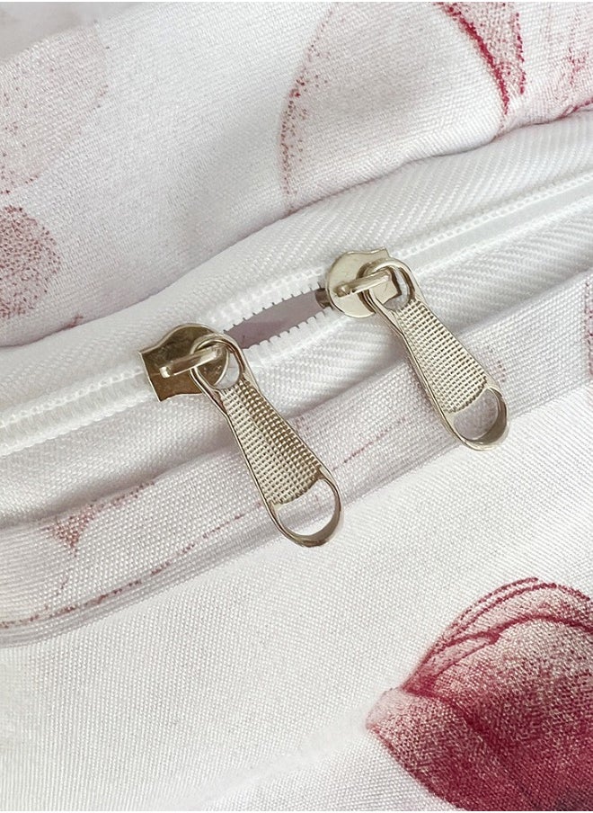 Queen size 6-piece duvet cover set featuring a Sakura Dusty Pink print on a white background.