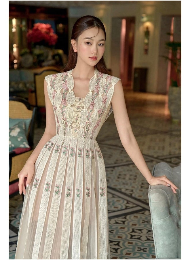 Niche Floral Embroidered Sleeveless V-Neck Dress - Sweet Luxury Women's Wear