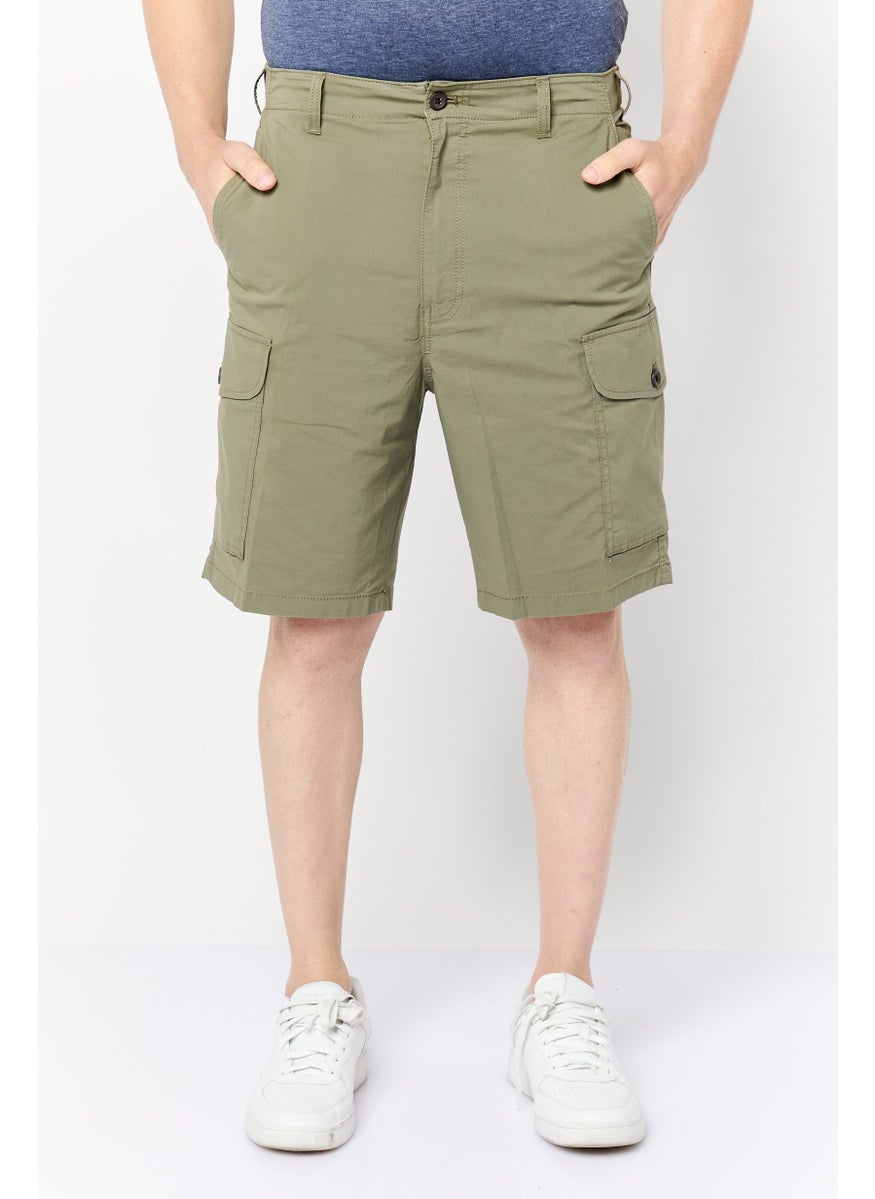 Men Relaxed Fit Plain Cargo Short, Light Olive